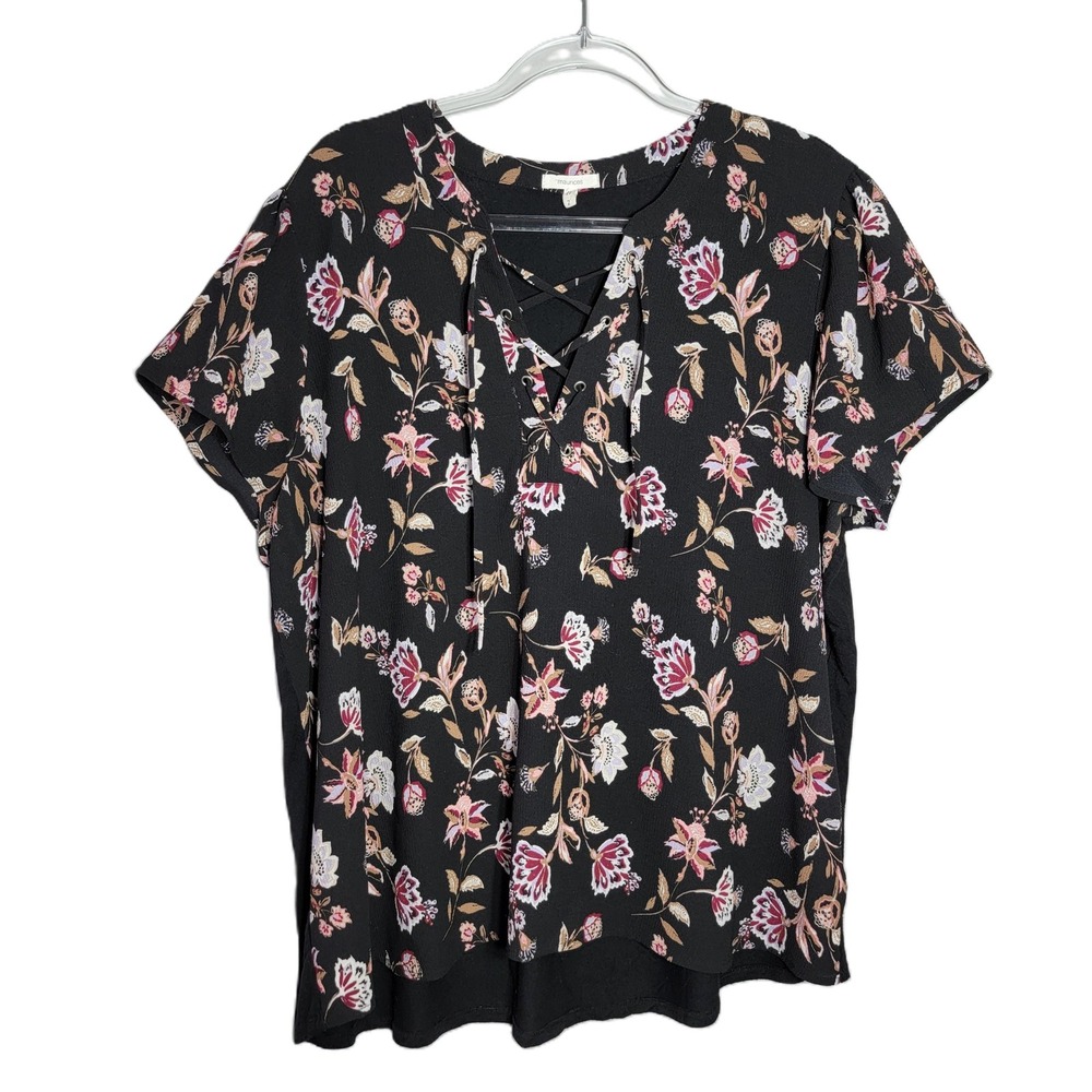 Maurices Black Floral Print Lace Up‎ Top Plus Size 2X V Neck Short Sleeve Blouse